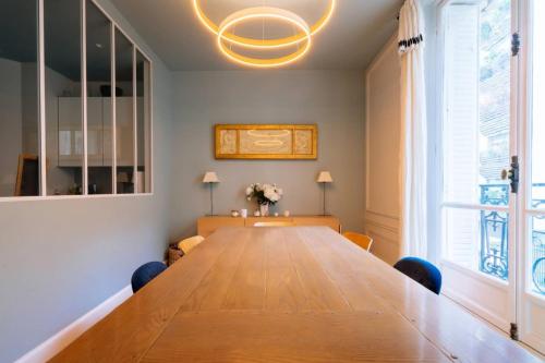 Spacious Parisian Family Apartment In 7th