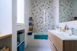 Spacious Parisian Family Apartment In 7th