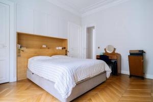 Spacious Parisian Family Apartment In 7th