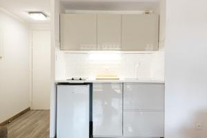 Spacious sea view apart at 50m from the beach