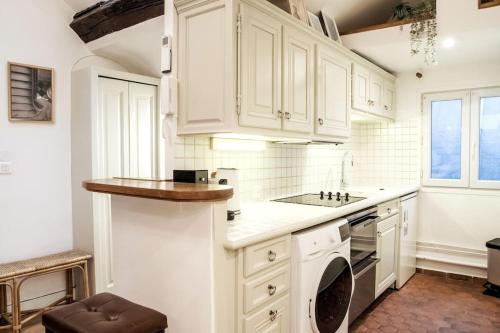 Spacious studio in Paris Hyper Center - Smart TV & WIFI - 4P