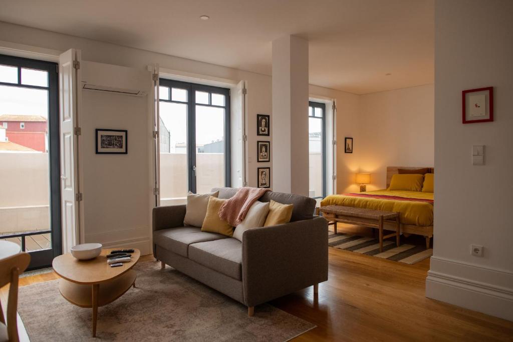 Appartement Spacious Studio w/ Balcony & AC by LovelyStay 29 Rua do General Silveira 3º Frente 4050-588 Porto