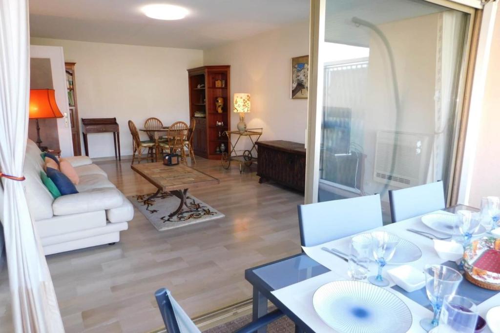 Spacious T2 \ 116 Boulevard Raymond Poincaré, 06160 Antibes