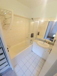 Spectacular flat at Paris LaDefence 2 Rooms