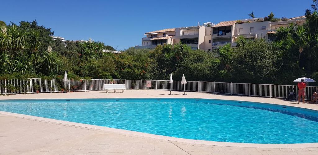Splendid 2-bedroom with AC and terrace on the hills of Antibes Welkeys 1140 Route de Saint-Jean, 06600 Antibes