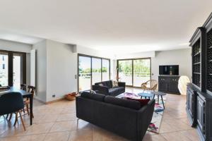 Splendid 2-bedroom with AC and terrace on the hills of Antibes Welkeys