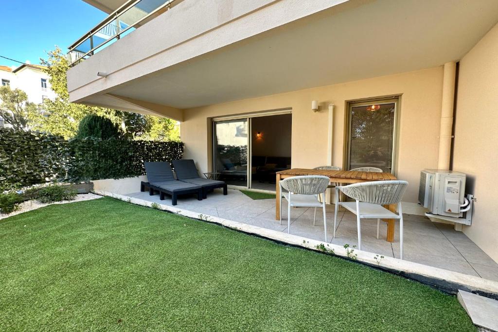 Splendid 2-room AC apartment with terrace Cannes LIVE IN LE CALIFORNIE 12 AVENUE ISOLA BELLA Résidence Californie, 06400 Cannes