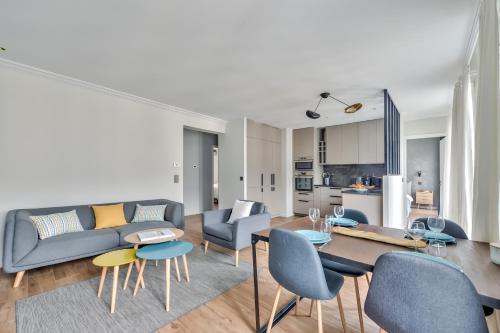 Splendid 3 bdrs Flat in a Prime Location of Paris