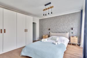 Splendid 3 bdrs Flat in a Prime Location of Paris
