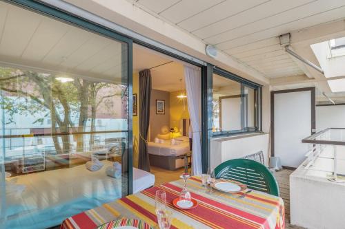 Splendid flat with terrace nearby La Rochelle city center - Welkeys