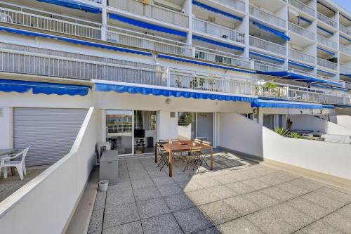 Splendide T2 plage, terrasse, piscine, clim