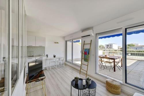 Splendide T2 plage, terrasse, piscine, clim