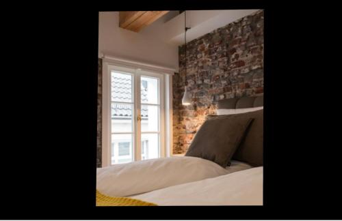 Square Rooms 20