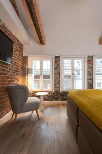 Square Rooms 20