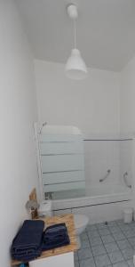 St Cyr Logement lumineux dans cœur de ville & wifi