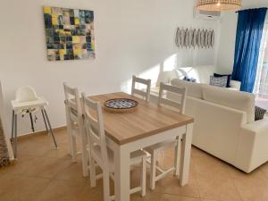 St. James Beach & Pool Apartment
