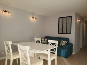 St Raphael Studio coin nuit 30m2 Climatise 3p vu
