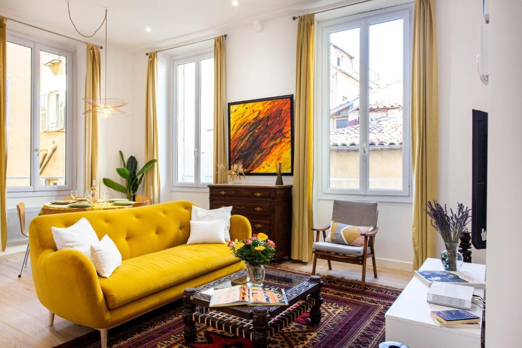 St Vincent - 3 BEDROOMS, MAGNIFICENT,VASTE, SUNNY, A/C, WIFI 10 Rue Saint-Vincent, 06300 Nice