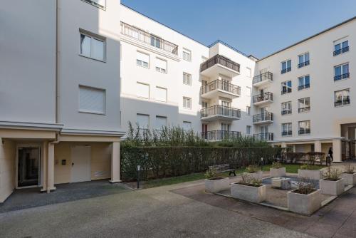 Standing apartment in Disneyland BMYGUEST
