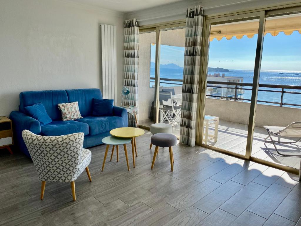 Appartement Standing Center Bay T1 8eme avec vue mer et parking 14 Avenue Guy de Maupassant 06160 Antibes