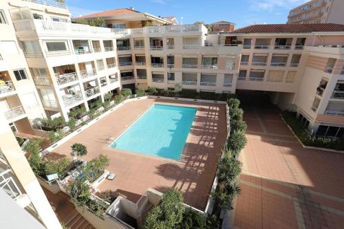 Standing vue mer entre Cannes et Antibes