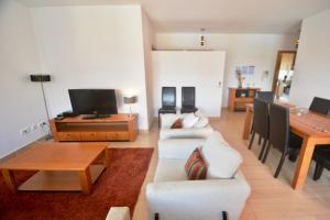 Star - 2 bedroom apartment with communal pool, close to the beach
