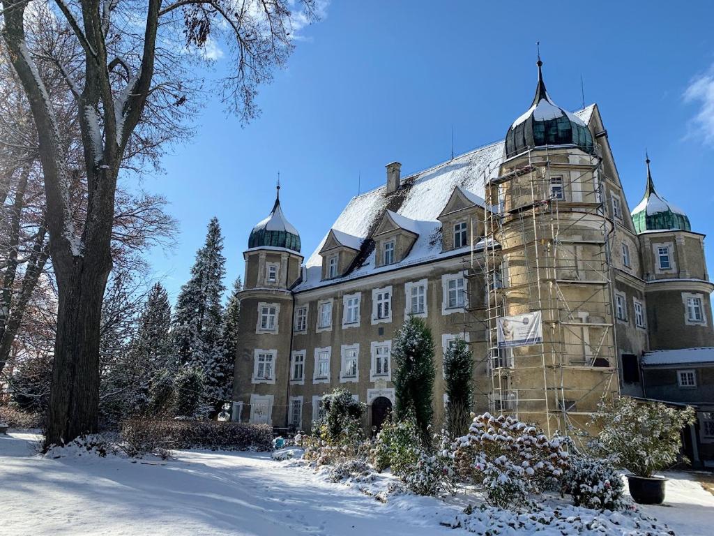 Stay in a Historical Palace! Apartment in a Palace 4 Bei der Kirche, 88484 Gutenzell-Hürbel