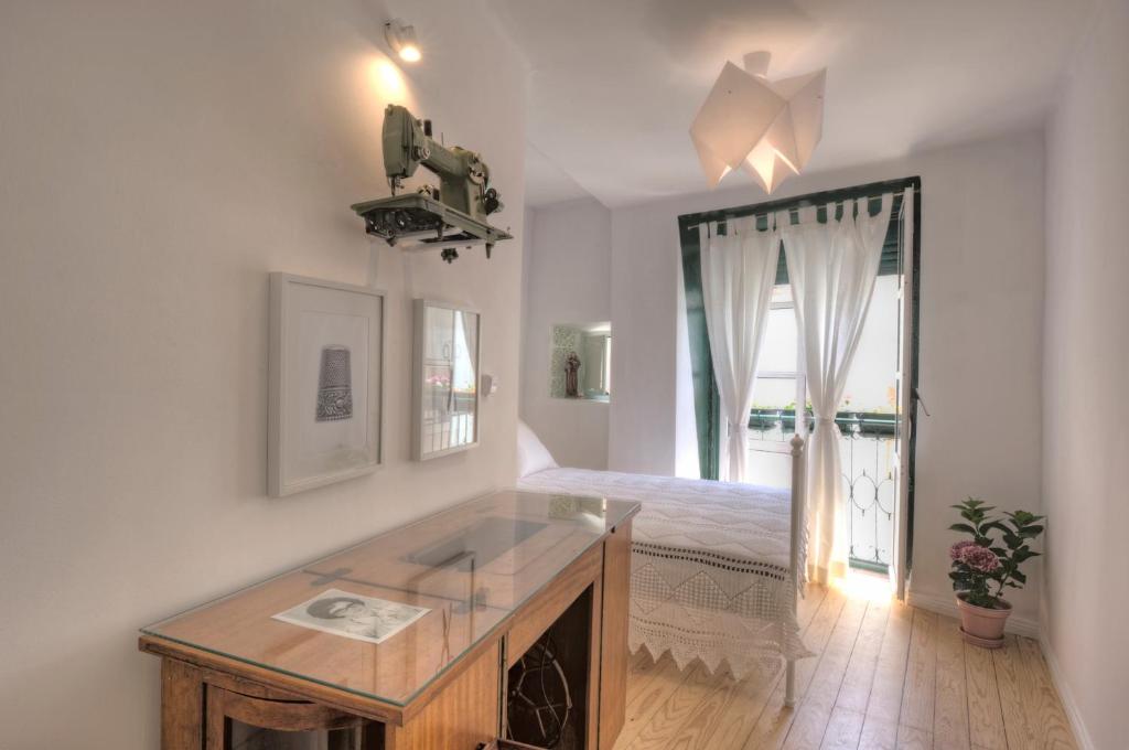 Stay local in Alfama! Alice central home, near river Beco da Lapa 42, 1º andar, 1100-305 Lisbonne