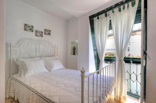 Stay local in Alfama! Alice central home, near river