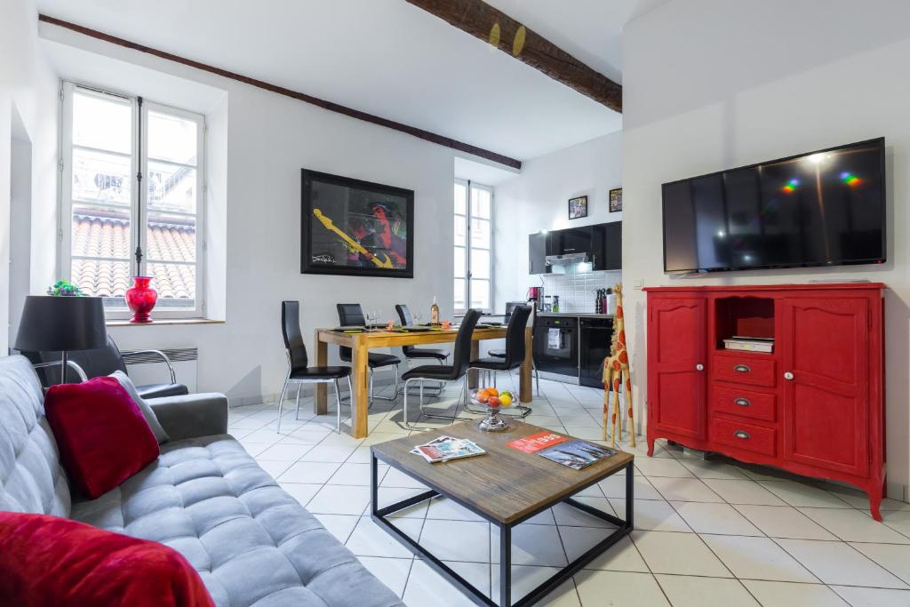 STE REPARATE F4 MODERNE, DESIGN, Place Rossetti, heart old town 2 Rue Sainte-Reparate, 06300 Nice