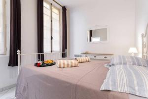 STE REPARATE F4 MODERNE, DESIGN, Place Rossetti, heart old town