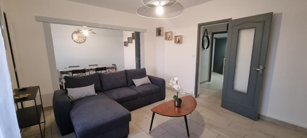 Appartement Stella House - appartement 6pers proche 24h du Mans 315 Rue de Laigne 72100 Le Mans