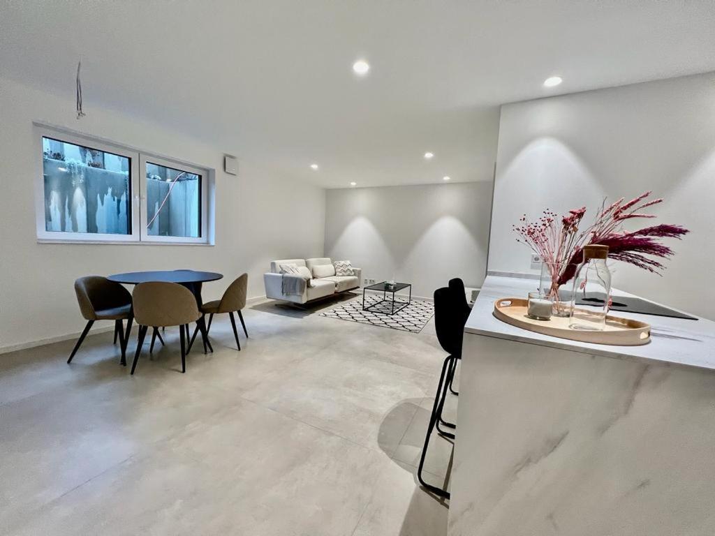 Appartement Stilvoll möbiliertes Luxus Apartment 6 Johann-Baptist-Enderle-Weg 65239 Hochheim am Main