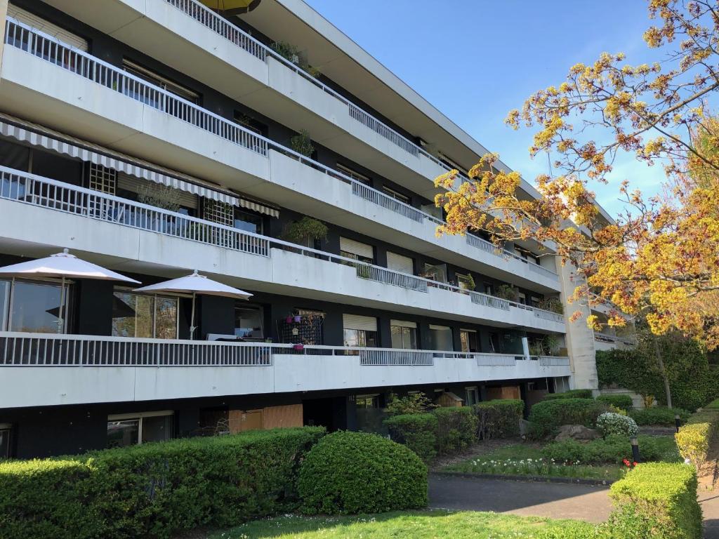 Stilvoll renovierte Wohnung mit Balkon und Bergblick