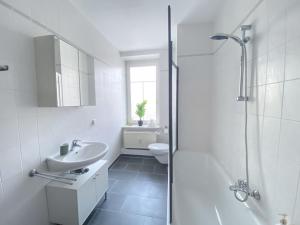 Stilvolle 2 Zimmer Wohnung mit Küche, TV, Waschmaschine