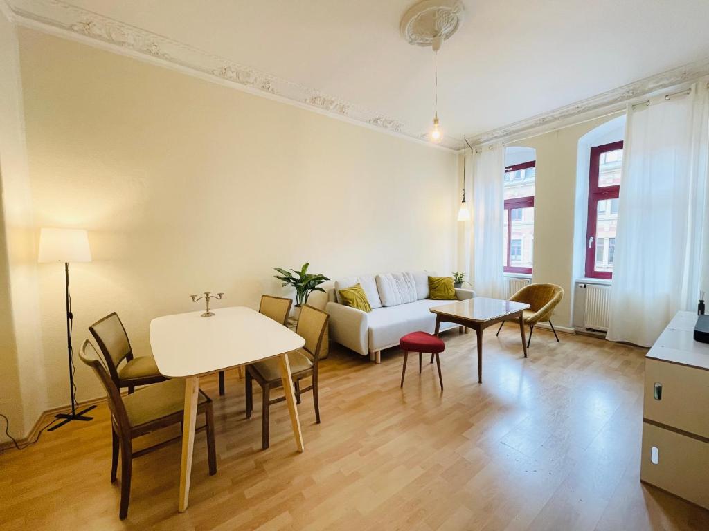 Stilvolle Altbauwohnung am Rande der Dresdner Neustadt 6 Friedensstraße 3. Etage / Mitte, 01097 Dresde