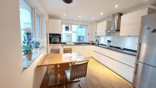 Stilvolle Wohnung in Elbnähe mit Balkon, Parkplatz