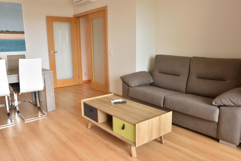 Stork Apartment Avenida 5 de Outubro Urbanização Marina Village Lote 6 Acesso 1, 8700-408 Olhão