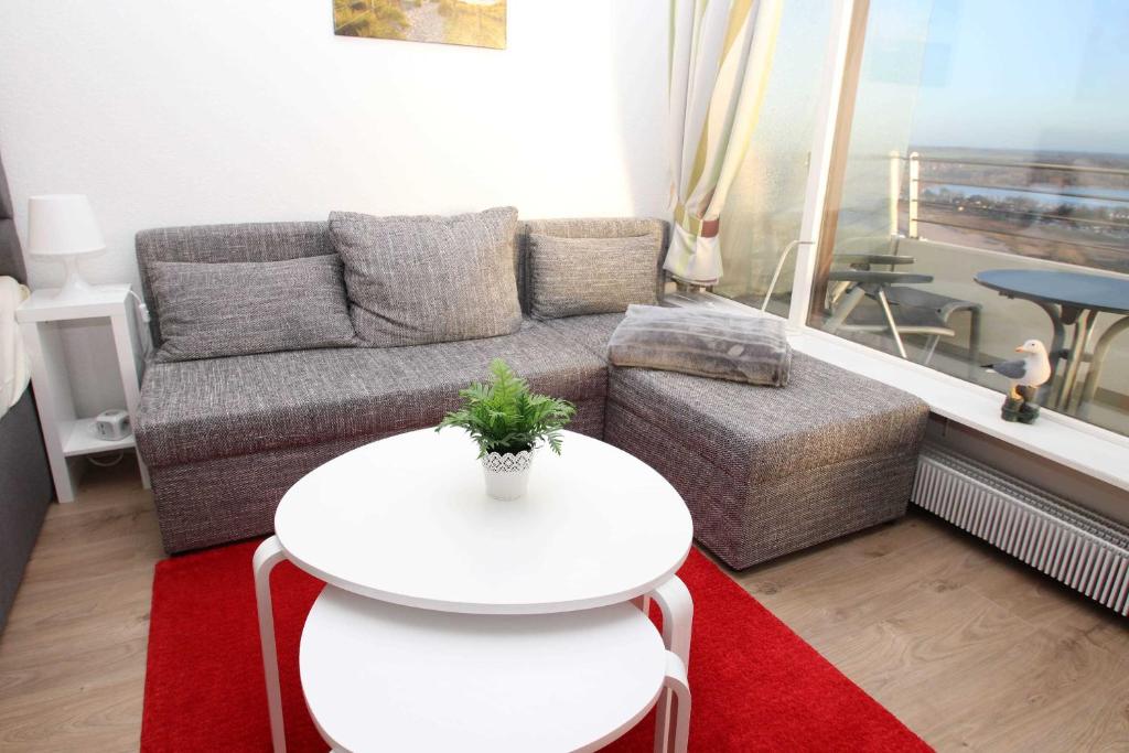 Strandappartement Panorama-Lounge, mit Trave und Ostseeblick, Fewo 129 Trelleborgallee 2, 23570 Travemünde