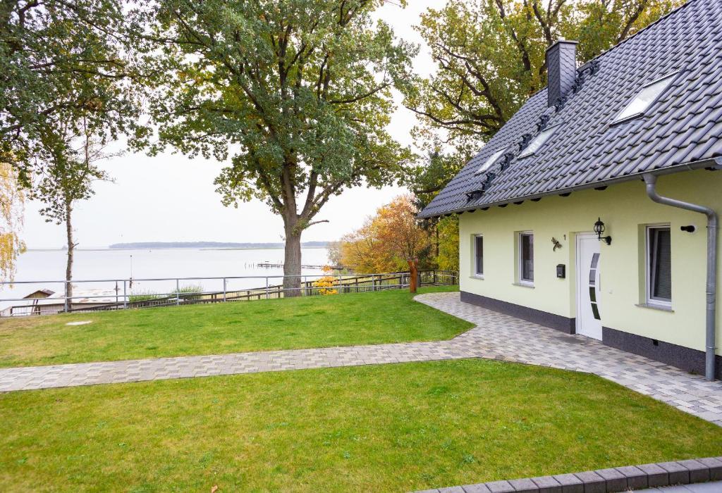 Appartement Strandhaus direkt an der Müritz Uferpromenade 17207 Marienfelde