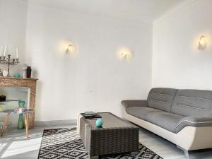 Stroll to Cannes from a Chic Central Apartment frgk