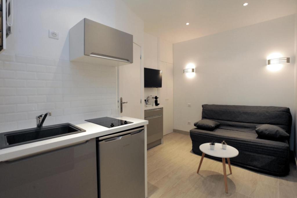 Studette au centre Cannes Rue Félix Faure 63, 06400 Cannes
