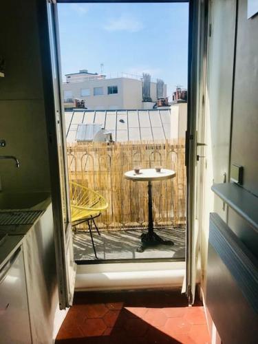 Studette avec balcon - Colonel Fabien
