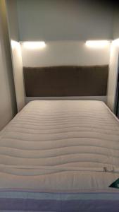 Studette cosy bien située quartier Pouchet 17eme