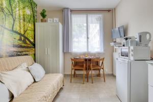 Appartement Studette La Forêt Enchantée - RER C 21 Rue Arthur Petit 78220 Viroflay Île-de-France