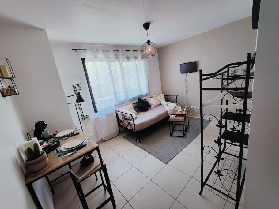 Appartement Studette- Métro République-Proche LYON Centre-Netflix Passage Dubois 69100 Villeurbanne