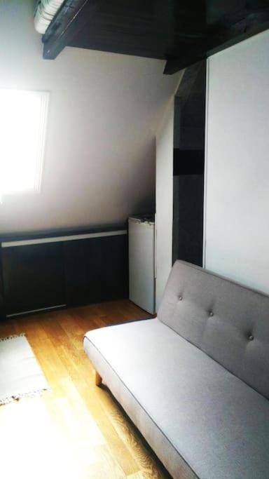Studette tout équipée pour 1 pers- 8 ème Arr Paris 29 Boulevard des Batignolles, 75008 Paris