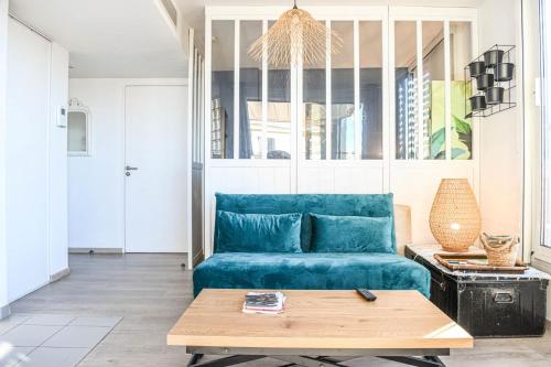 Studio 1 chambre avec terrasse et petite vue mer