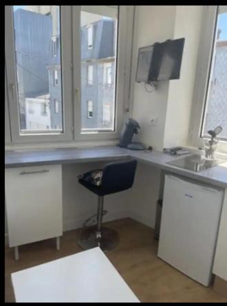 Studio 10 rénové en plein centre ville bruat