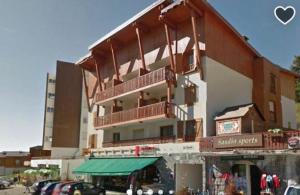 Studio 102 Les Sandia